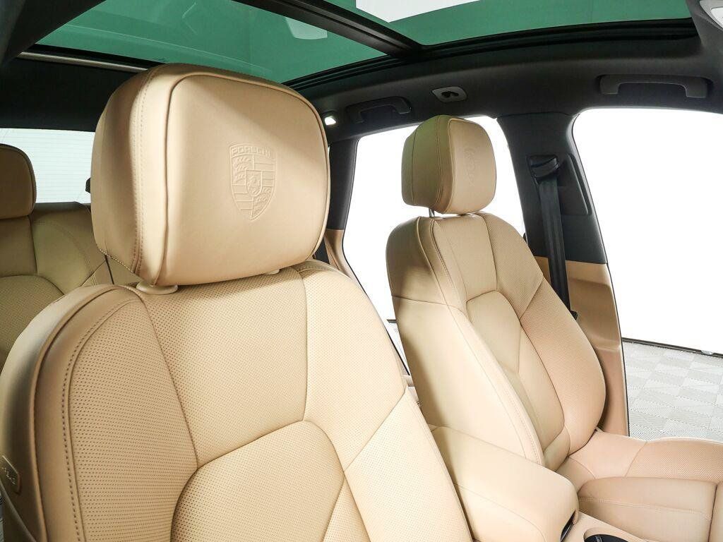 Certified 2026 Porsche Macan AWD/4WD image 24