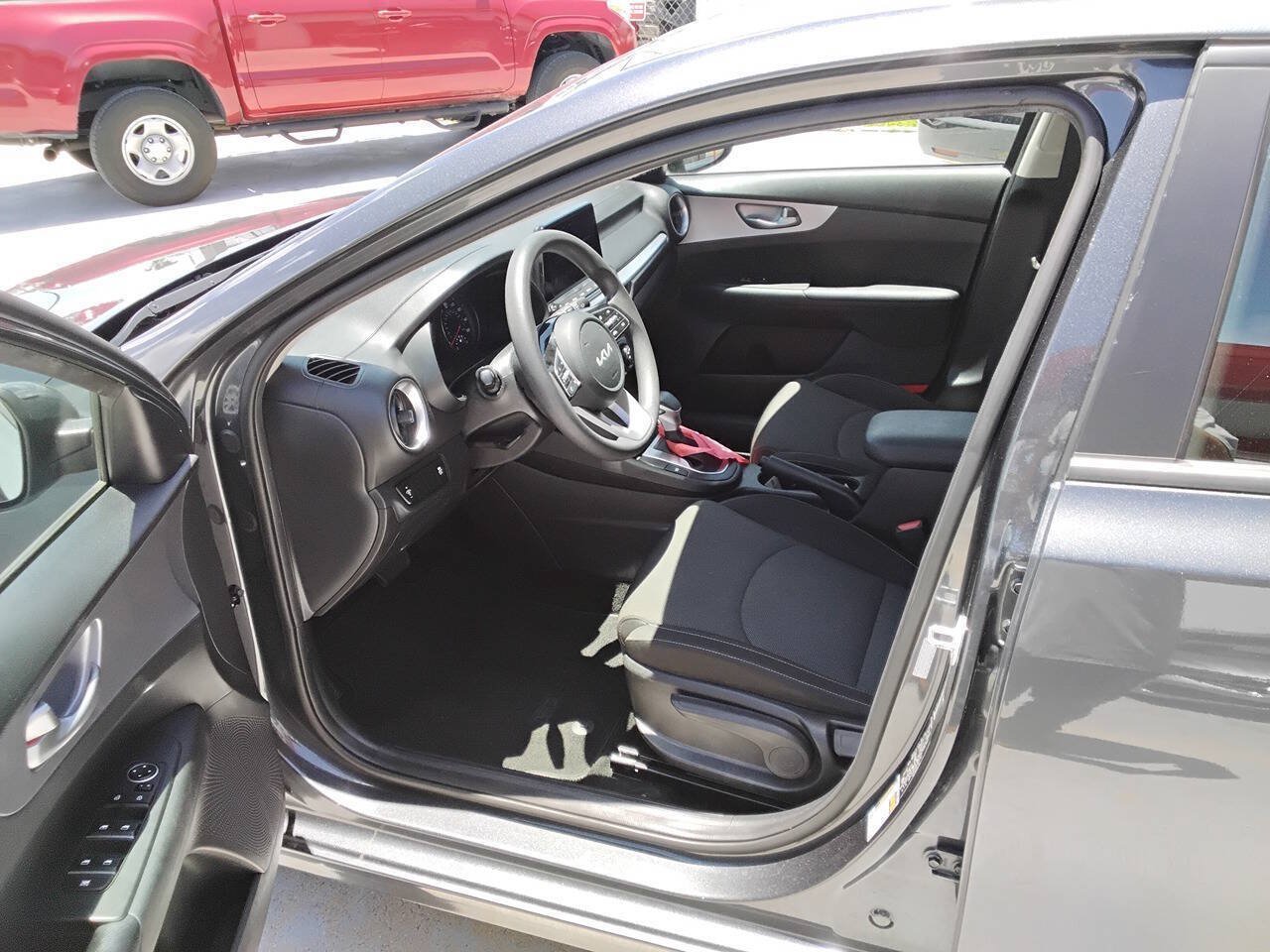 Used 2022 Kia Forte LXS FWD image 6