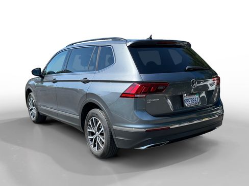 Used 2020 Volkswagen Tiguan SE w/ Panoramic Sunroof Package FWD image 3