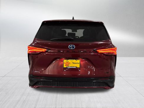 Certified 2025 Toyota Sienna XSE image 5