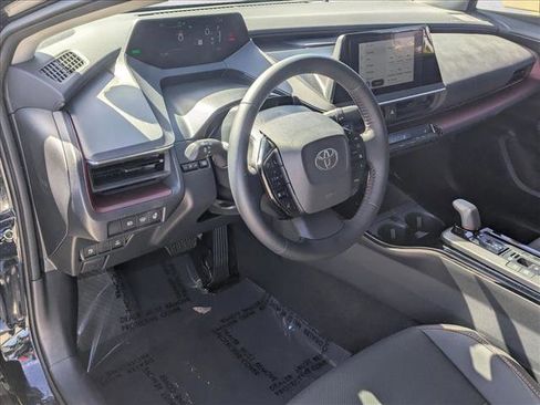 Used 2025 Toyota Prius Plug-In Hybrid image 9