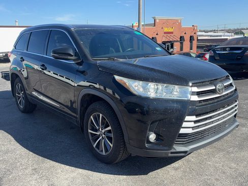 Used 2017 Toyota Highlander XLE image 1