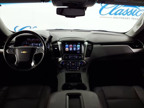 Used 2018 Chevrolet Suburban LT image 11