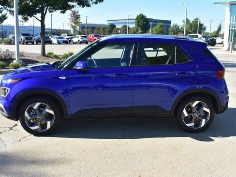 Used 2024 Hyundai Venue Limited image 8