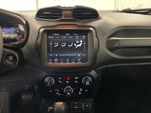 Used 2021 Jeep Renegade Latitude w/ Luxury Group I AWD/4WD image 29