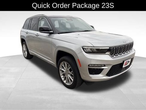 Used 2024 Jeep Grand Cherokee Summit image 3