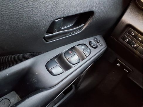 Used 2022 Nissan Kicks S image 25