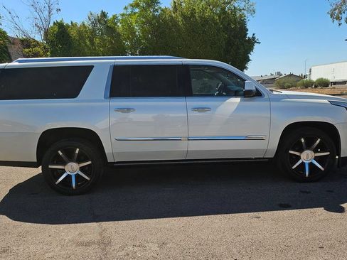 Used 2015 Cadillac Escalade ESV Premium AWD/4WD image 12