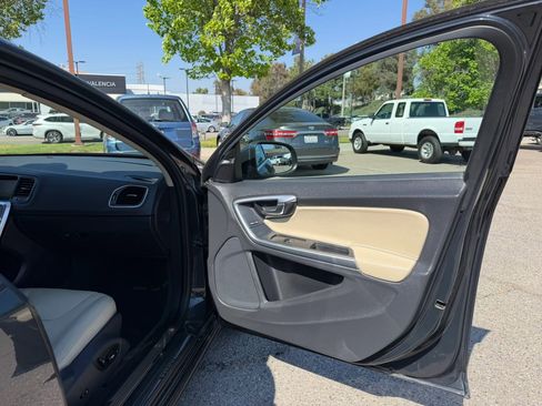 Used 2016 Volvo V60 T5 Premier w/ Convenience Package FWD image 22