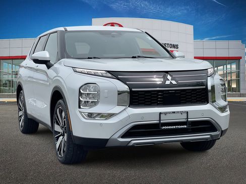 Used 2025 Mitsubishi Outlander AWD image 1