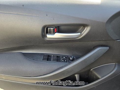 Used 2021 Toyota Corolla LE image 21