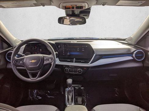 Used 2024 Chevrolet Trax LT image 16