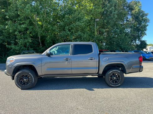 Used 2022 Toyota Tacoma SR image 2