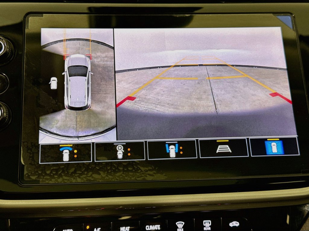 Used 2022 Chevrolet Bolt EUV Premier w/ Sun & Sound Package FWD image 16