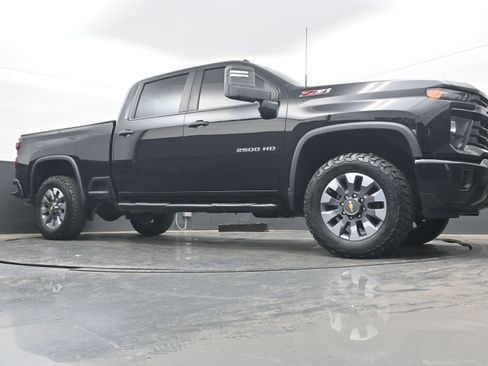 Used 2024 Chevrolet Silverado 2500 Custom w/ Custom Value Package image 22