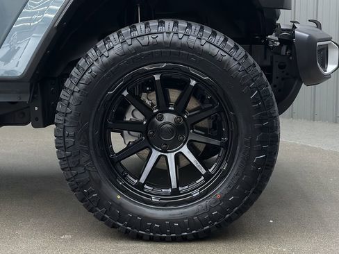 Used 2025 Jeep Wrangler Unlimited Sahara w/ Safety Group AWD/4WD image 9
