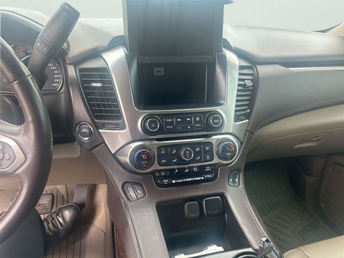 Used 2019 Chevrolet Suburban LT w/ Luxury Package RWD image 9