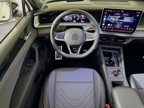 New 2026 Volkswagen Tiguan SE R-Line FWD image 14