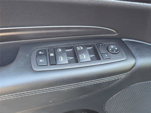 Used 2023 Dodge Durango SXT w/ SXT Blacktop Group AWD/4WD image 24
