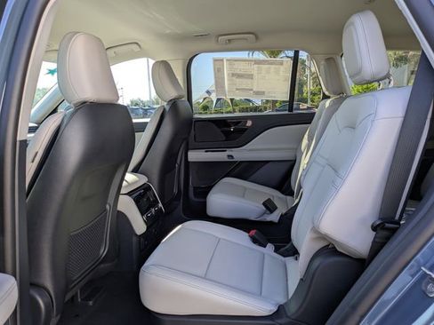 New 2026 Lincoln Aviator 2WD image 14