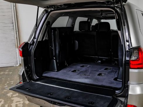 Used 2019 Lexus LX 570 4WD w/ Luxury Package image 47