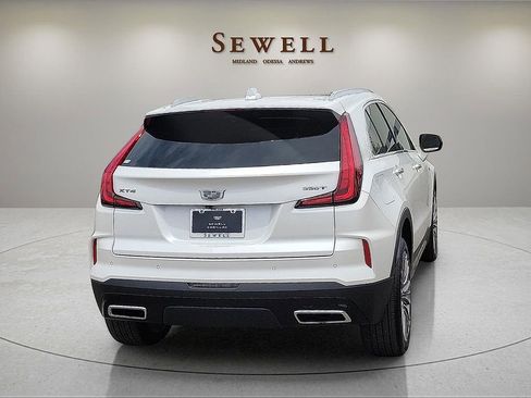 Certified 2024 Cadillac XT4 Premium Luxury w/ Active Safety Package FWD image 5