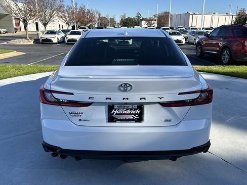 Certified 2025 Toyota Camry SE image 9