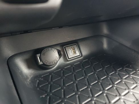 Certified 2025 Toyota RAV4 XLE AWD/4WD image 28