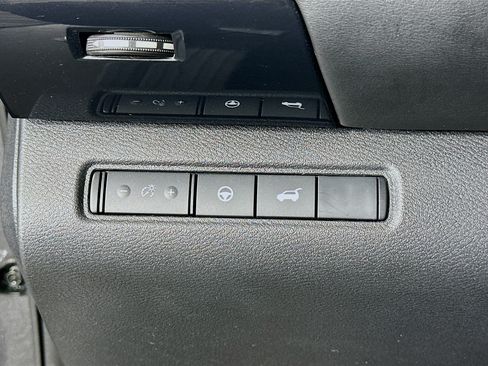 Used 2025 Nissan Pathfinder SV FWD image 17