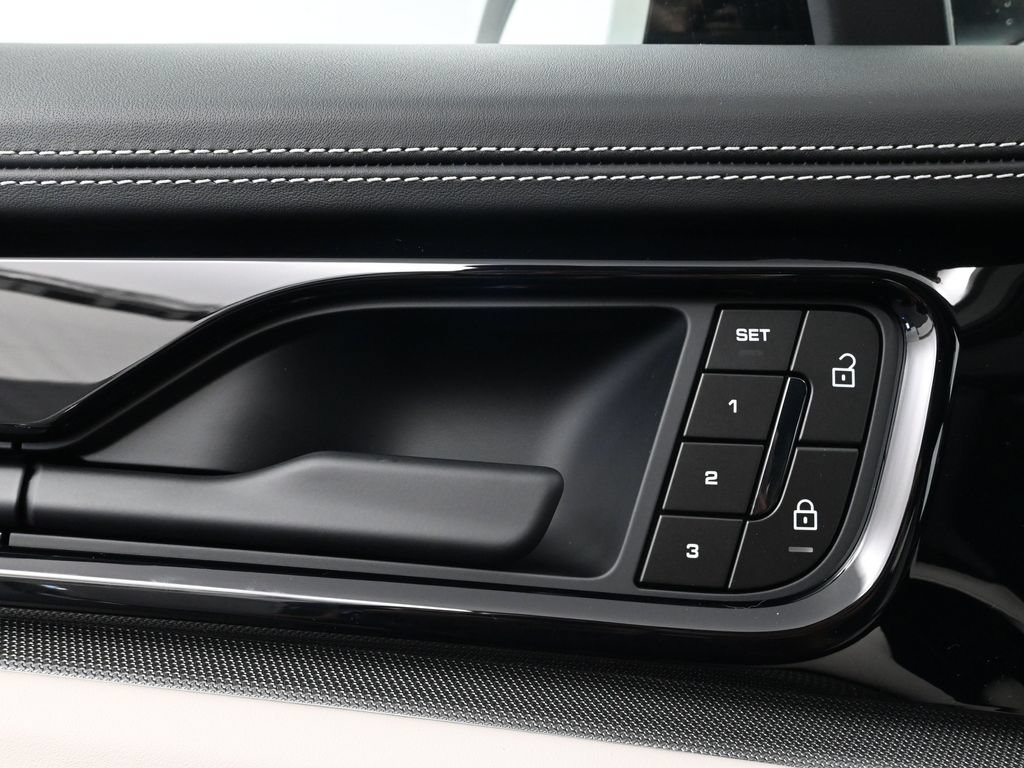 Used 2026 Porsche Panamera image 17