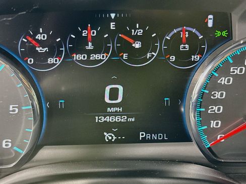 Used 2017 Chevrolet Suburban LT RWD image 13