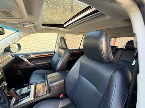 Used 2018 Lexus GX 460 Premium w/ Premium Package AWD/4WD image 18