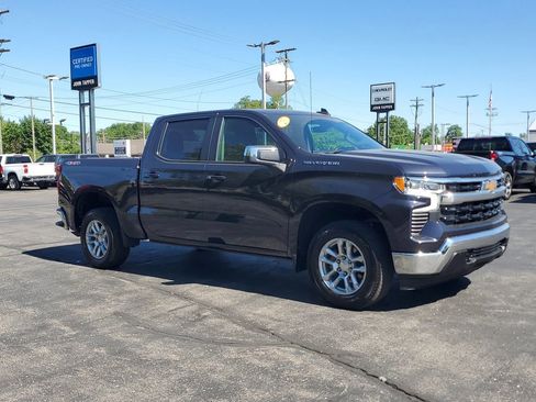 Used 2023 Chevrolet Silverado 1500 LT AWD/4WD image 2