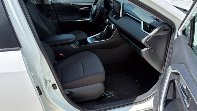 Used 2025 Toyota RAV4 XLE AWD/4WD image 30