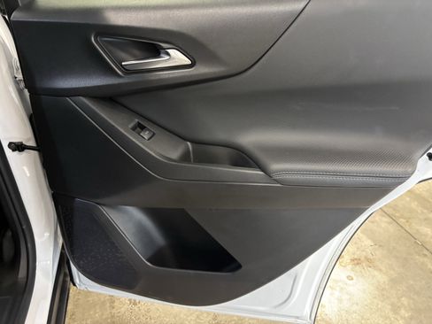 Used 2025 Chevrolet Equinox LT w/ Convenience Package II image 34