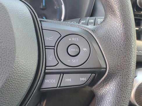 Used 2025 Toyota RAV4 XLE w/ Convenience Package image 25