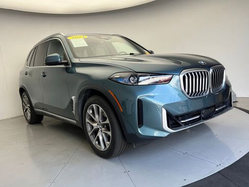 Certified 2024 BMW X5 xDrive40i w/ Premium Package AWD/4WD image 2