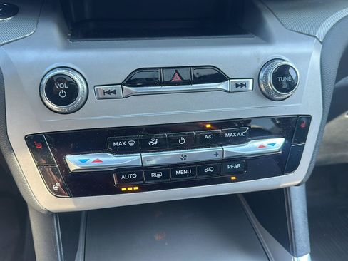 Used 2023 Ford Explorer XLT w/ Equipment Group 202A AWD/4WD image 17