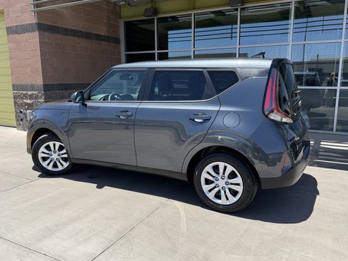 Used 2024 Kia Soul LX FWD image 5
