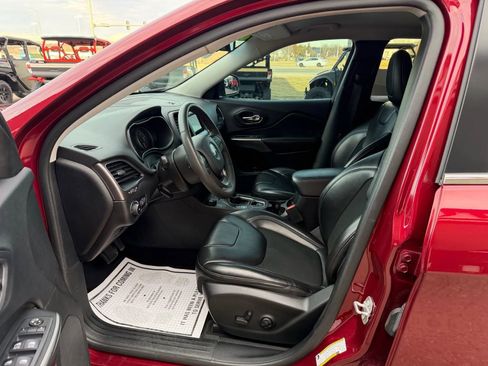 Used 2020 Jeep Cherokee Latitude Plus image 13