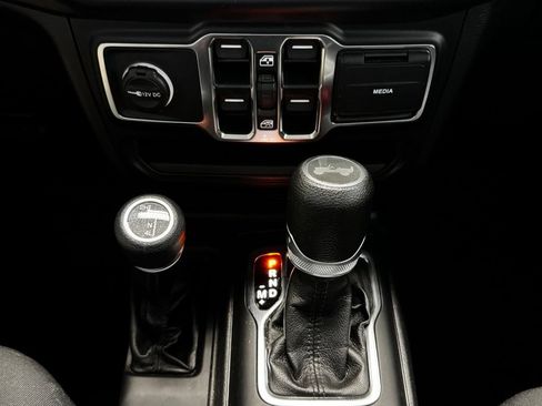 Used 2022 Jeep Wrangler Unlimited Sport AWD/4WD image 18