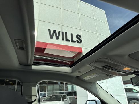 Used 2013 Chevrolet Equinox LT AWD/4WD image 16