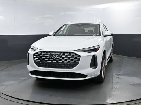 Used 2025 Audi Q5 Premium Plus w/ Premium Plus AWD/4WD image 2
