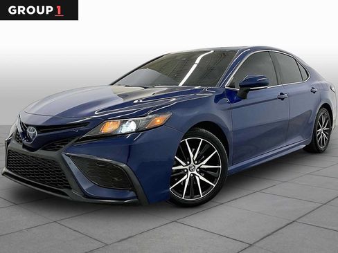 Used 2023 Toyota Camry SE w/ Audio Upgrade Package FWD image 1