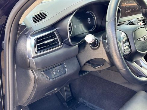 Used 2025 Genesis G70 2.5T RWD image 10