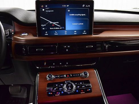 Used 2022 Lincoln Aviator Reserve w/ Equipment Group 201A image 24