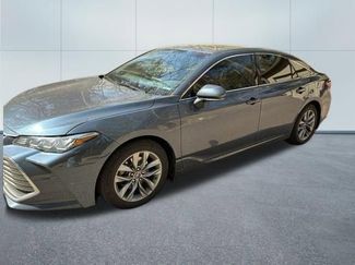 Used 2019 Toyota Avalon XLE w/ Moonroof Package FWD video 3