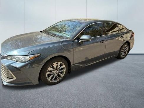 Used 2019 Toyota Avalon XLE w/ Moonroof Package FWD image 3