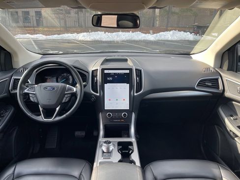 Used 2024 Ford Edge SEL image 8