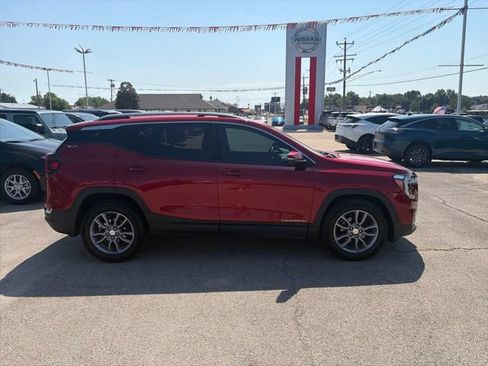 Used 2023 GMC Terrain SLT w/ LPO, Floor Liner Package FWD image 7